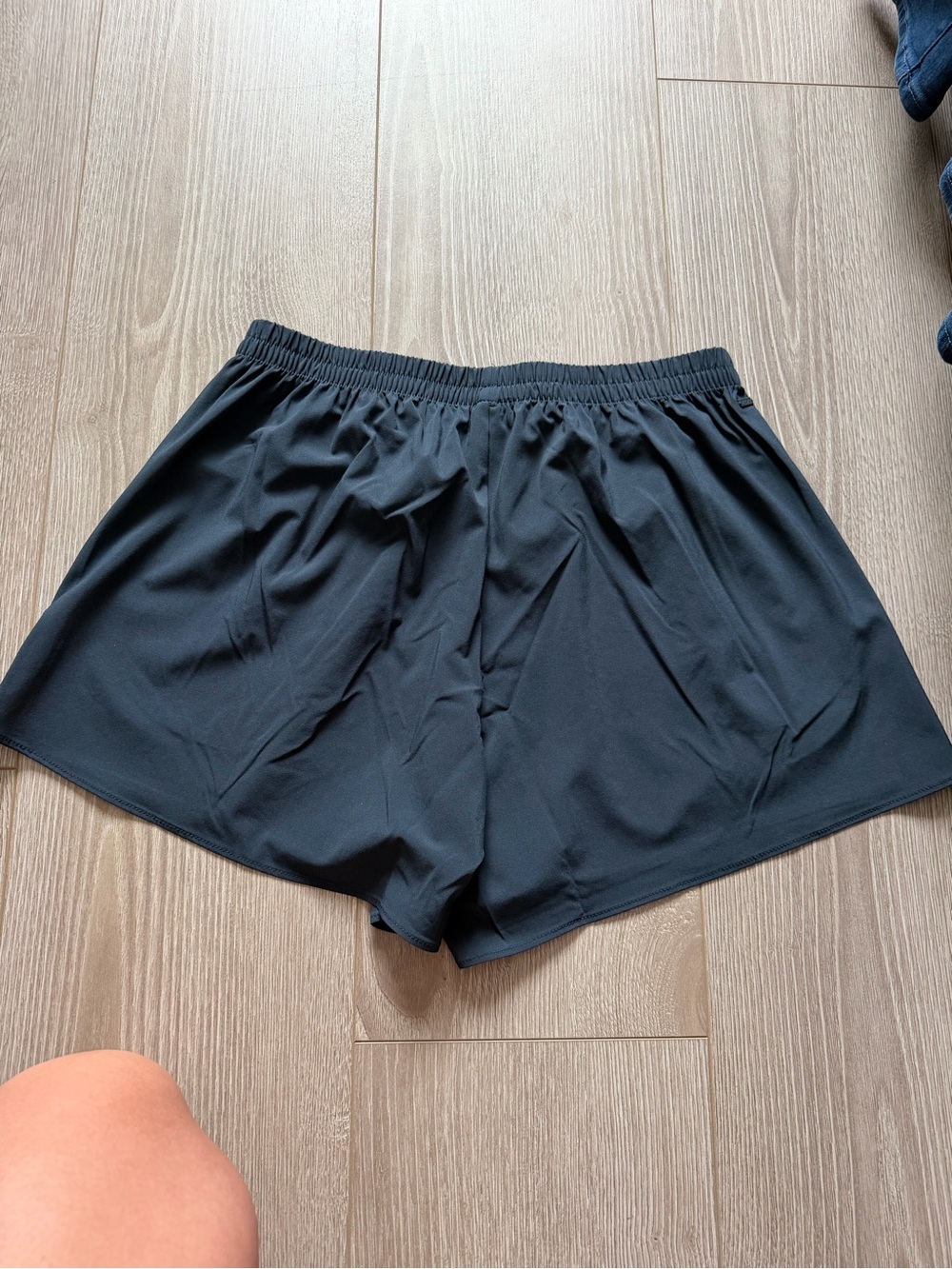 Vuori Villa Everyday Short Black breezy lightweight travel airy athletic sporty - Picture 5 of 6